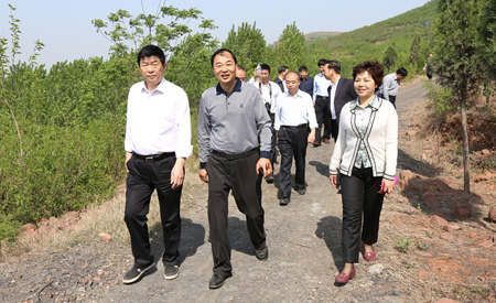 4月27日上午,省人大党委会农工委副主任谷建国,刑利民带领省人大林业