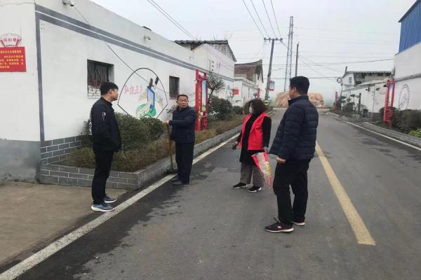 青石山街道开展人居环境整治春季行动