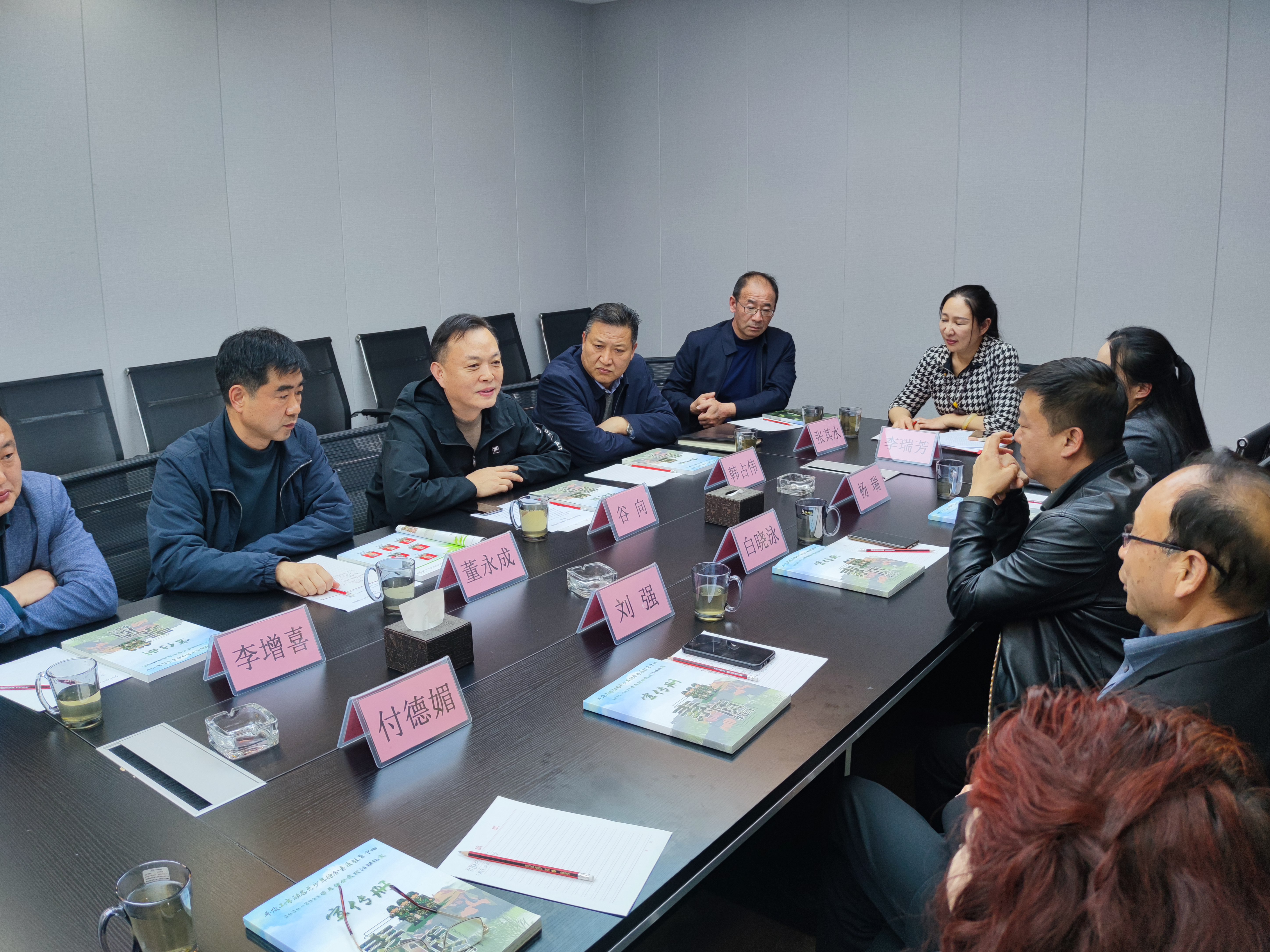 20230403区委常委、统战部部长谷向会见中国智慧工程研究会劳动教育工作委员会白晓泳一行.jpg