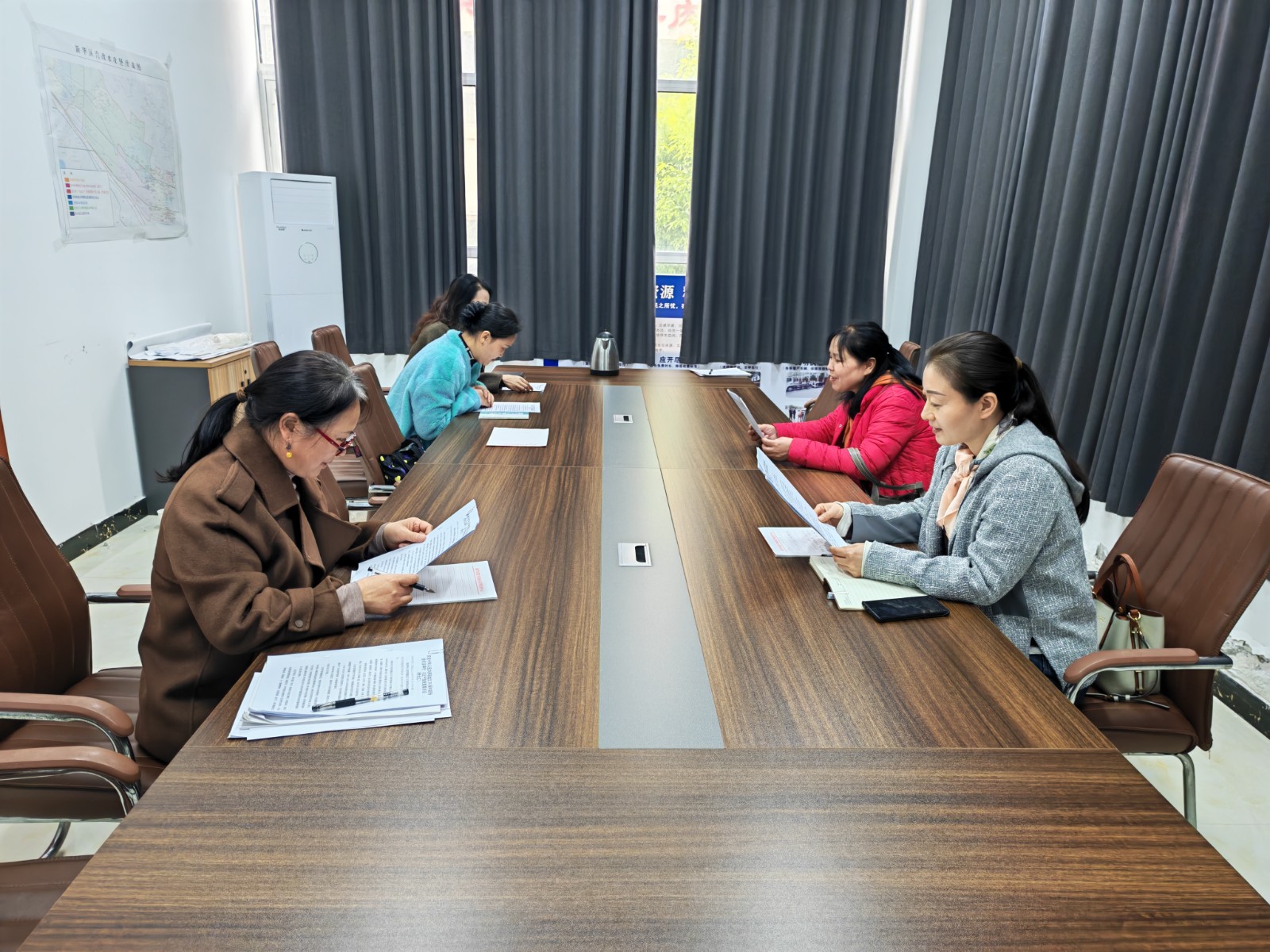 20251023新华区侨联传达学习省侨联十一届五次常委会议精神.jpg 20251023新华区侨联传达学习省侨联十一届五次常委会议精神.jpg