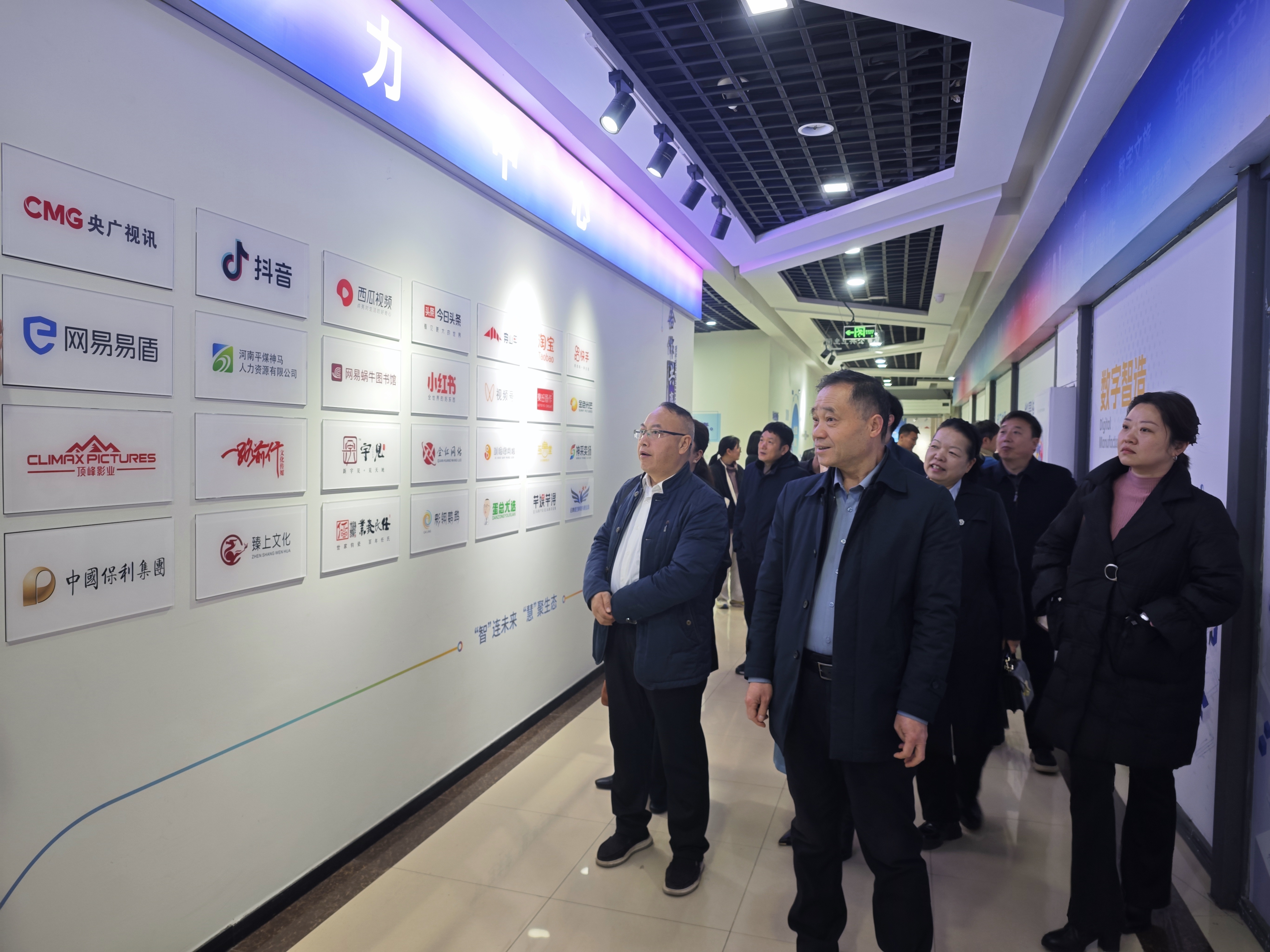 20260324（宣传-动态）新华区委统战部组织开展走进现代服务业开发区暨“同心课堂”摄影技能培训活动 (2).jpg